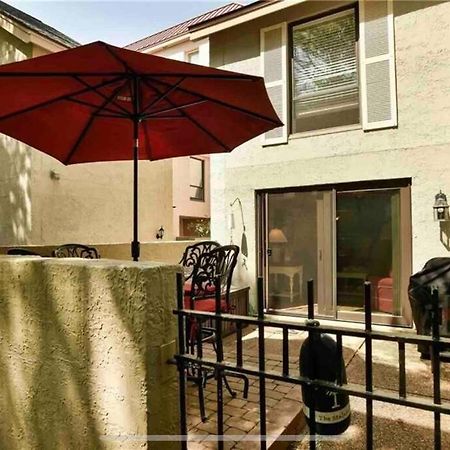 In The Heart Of Harbour Town 2Br 2Ba Pool Access Close To Beach ヒルトンヘッドアイランド エクステリア 写真