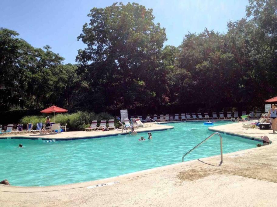 In The Heart Of Harbour Town 2Br 2Ba Pool Access Close To Beach ヒルトンヘッドアイランド エクステリア 写真