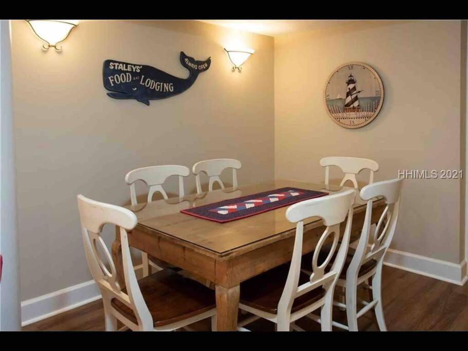 In The Heart Of Harbour Town 2Br 2Ba Pool Access Close To Beach ヒルトンヘッドアイランド エクステリア 写真