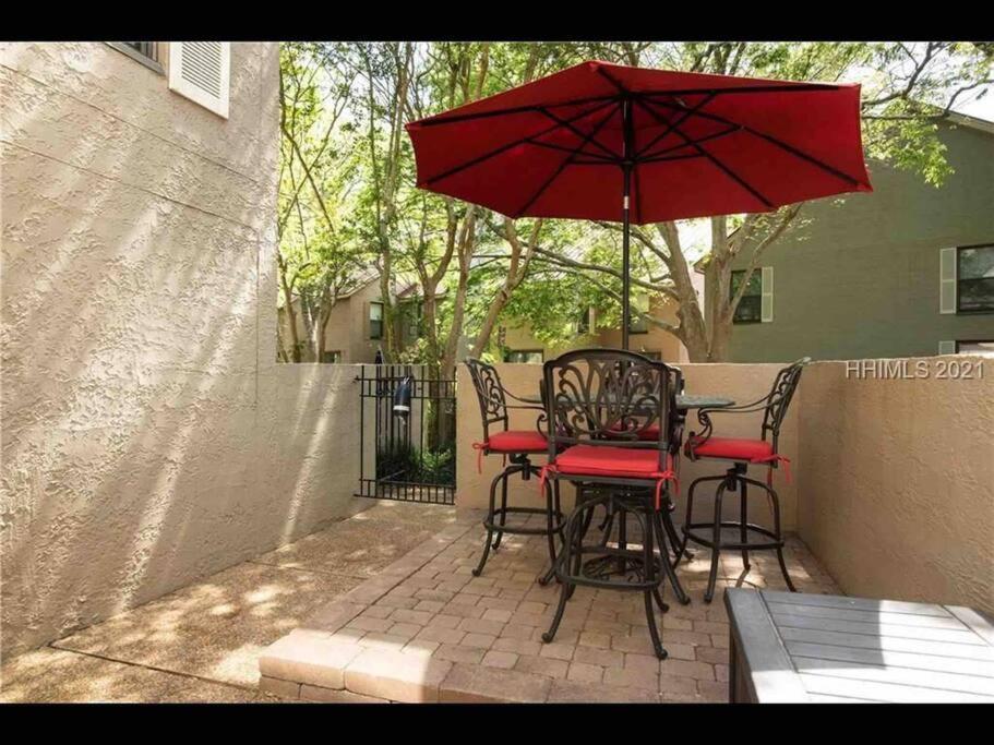 In The Heart Of Harbour Town 2Br 2Ba Pool Access Close To Beach ヒルトンヘッドアイランド エクステリア 写真